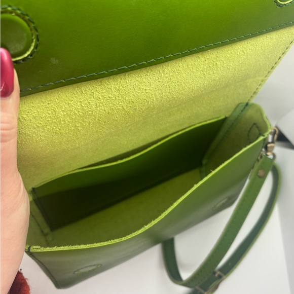 Portland Leather Green Apple Metro Crossbody Bag - Picture 4 of 4